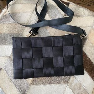 Harvey’s seatbelt purse/crossbody